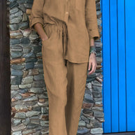 Hemd mit V-Ausschnitt und Hose aus Baumwolle