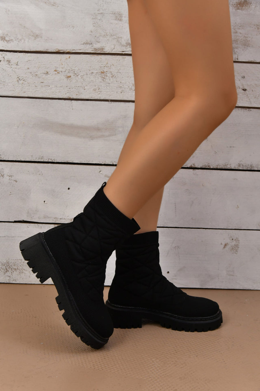 WW | Zeitlose und unterstützende orthopädische Stiefel.