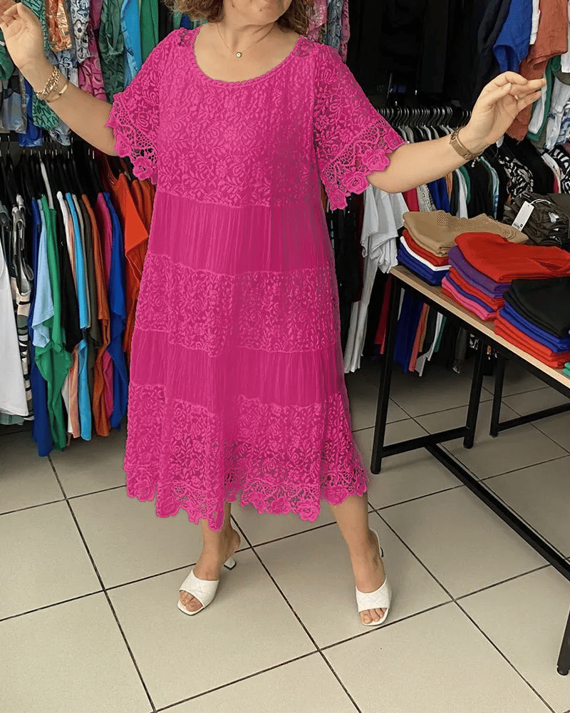 Damenkleid mit feiner Spitzenverzierung