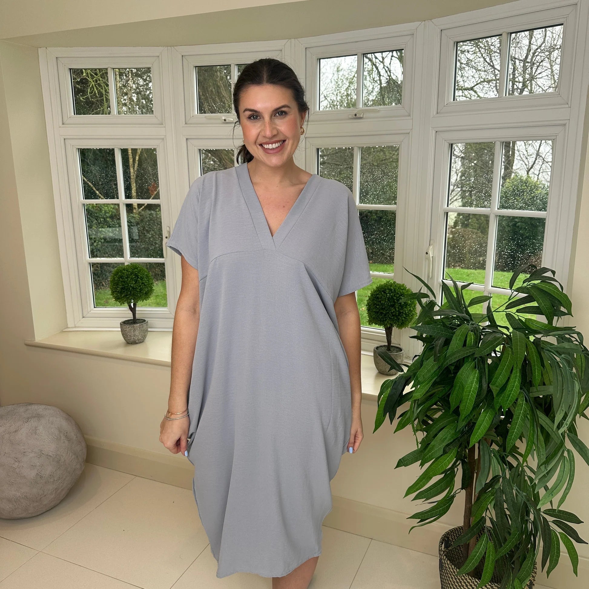 Kleid mit V-Ausschnitt | Unser Bestseller 2024