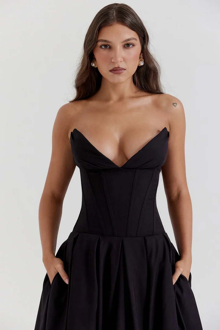 Trägerloses plissiertes Kleid mit V-Ausschnitt