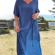 WW | Asymmetrisches Kleid mit kurzen Ärmeln und V-Ausschnitt