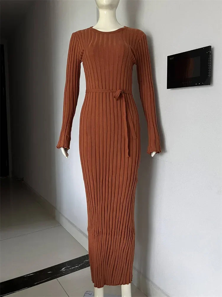 WW | Enganliegendes Langes Strickkleid mit Falten Design und Stretchstoff, Strick Damenkleid