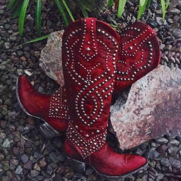 WW - Hohe Stiefel Mit Metallnieten Und Kobigem Absatz