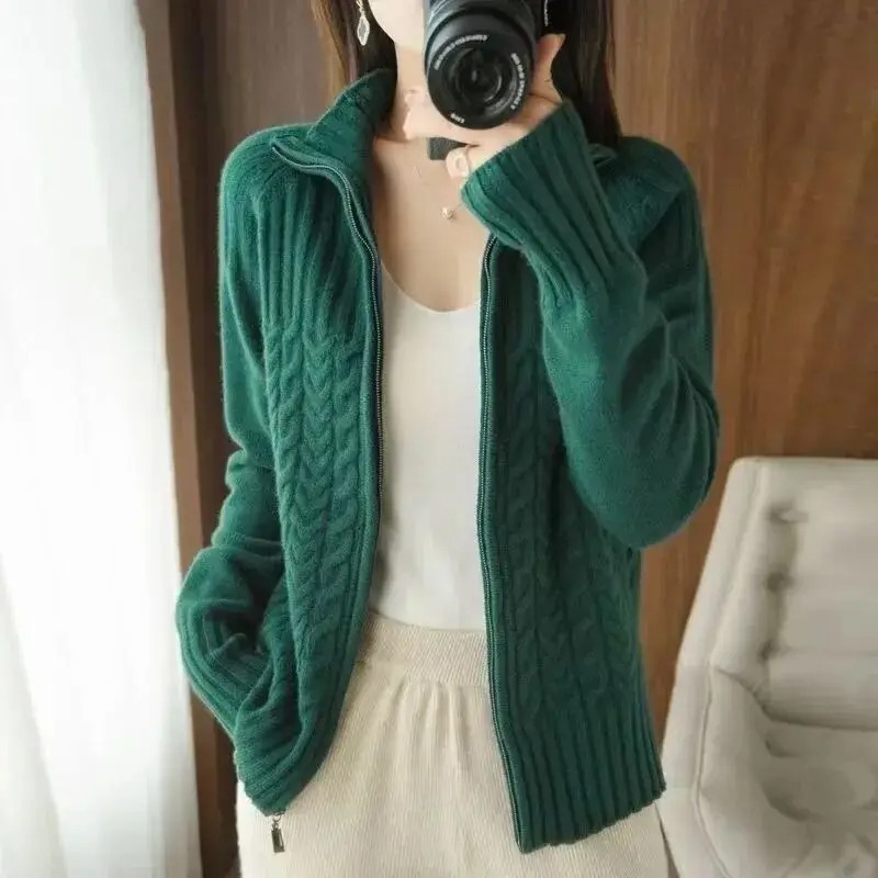 W&W Mode | Gestrickte Jacke Damen Mit Reißverschluss Und Kabelstrickdetails
