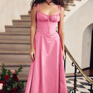 WW geschnittenes Trägerkleid für Damen mit französischem Flair und verführerischem Hüftschlitz