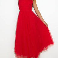 Feminines Sommerkleid mit fließendem Rock & eleganter Silhouette