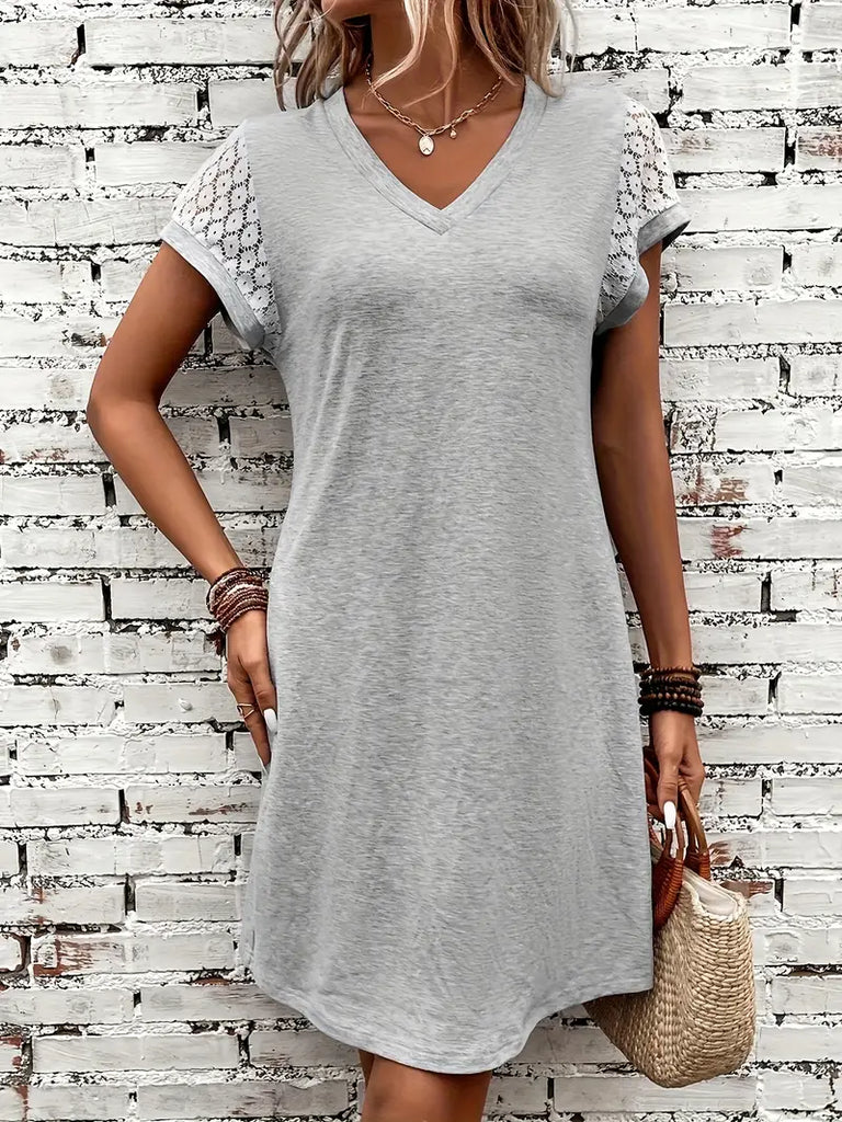 WW | Praktisches Kleid mit Starker Spitze und V-Ausschnitt
