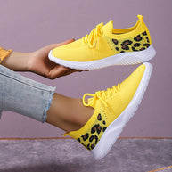 WW | Atmungsaktive, Schnür-Laufschuhe Pantherdruck