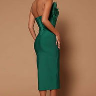 WW Damenkleid mit Taillenbetonung und Federverzierung