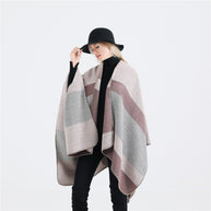 Damen eleganter Oversized-Poncho aus hochwertigem Material mit modernem Streifenmuster WW