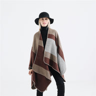 Damen eleganter Oversized-Poncho aus hochwertigem Material mit modernem Streifenmuster WW