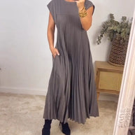 Ärmelloses plissiertes Kleid