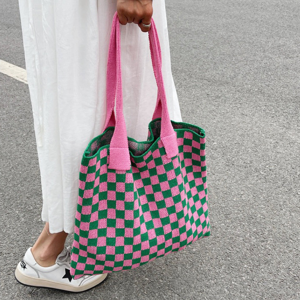 Strick-Tragetasche im Retro-Karo-Look