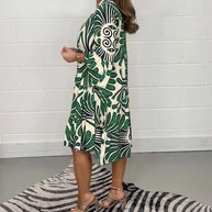 Elegantes Sommerkleid mit V-Ausschnitt