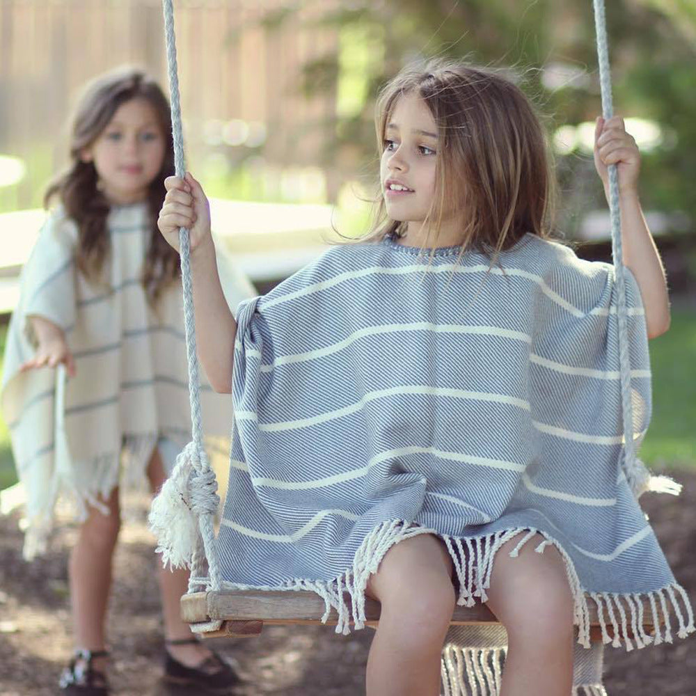Damen Poncho mit lässigem Streifenmuster und fransigem Saum WW