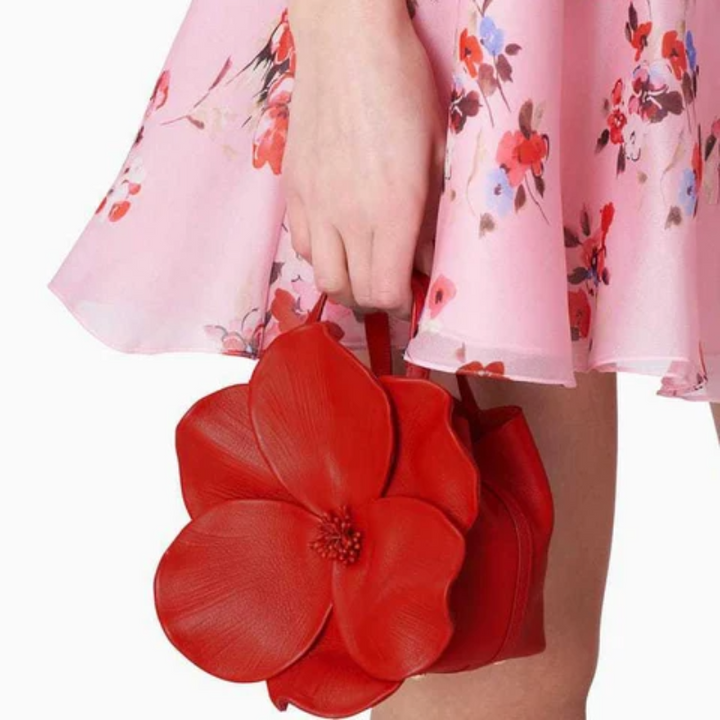 Kleine Damenhandtasche mit Kettenriemen