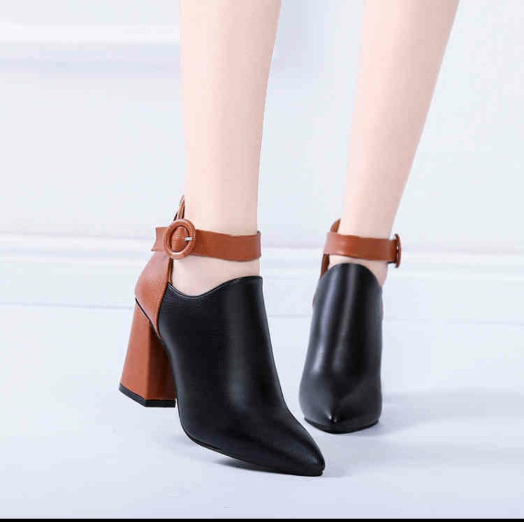 Damen Stiefeletten mit modischem Blockabsatz und geflochtenem Riemendesign WW