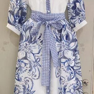 Langärmeliges Hemdkleid aus Leinen mit Knopfleiste