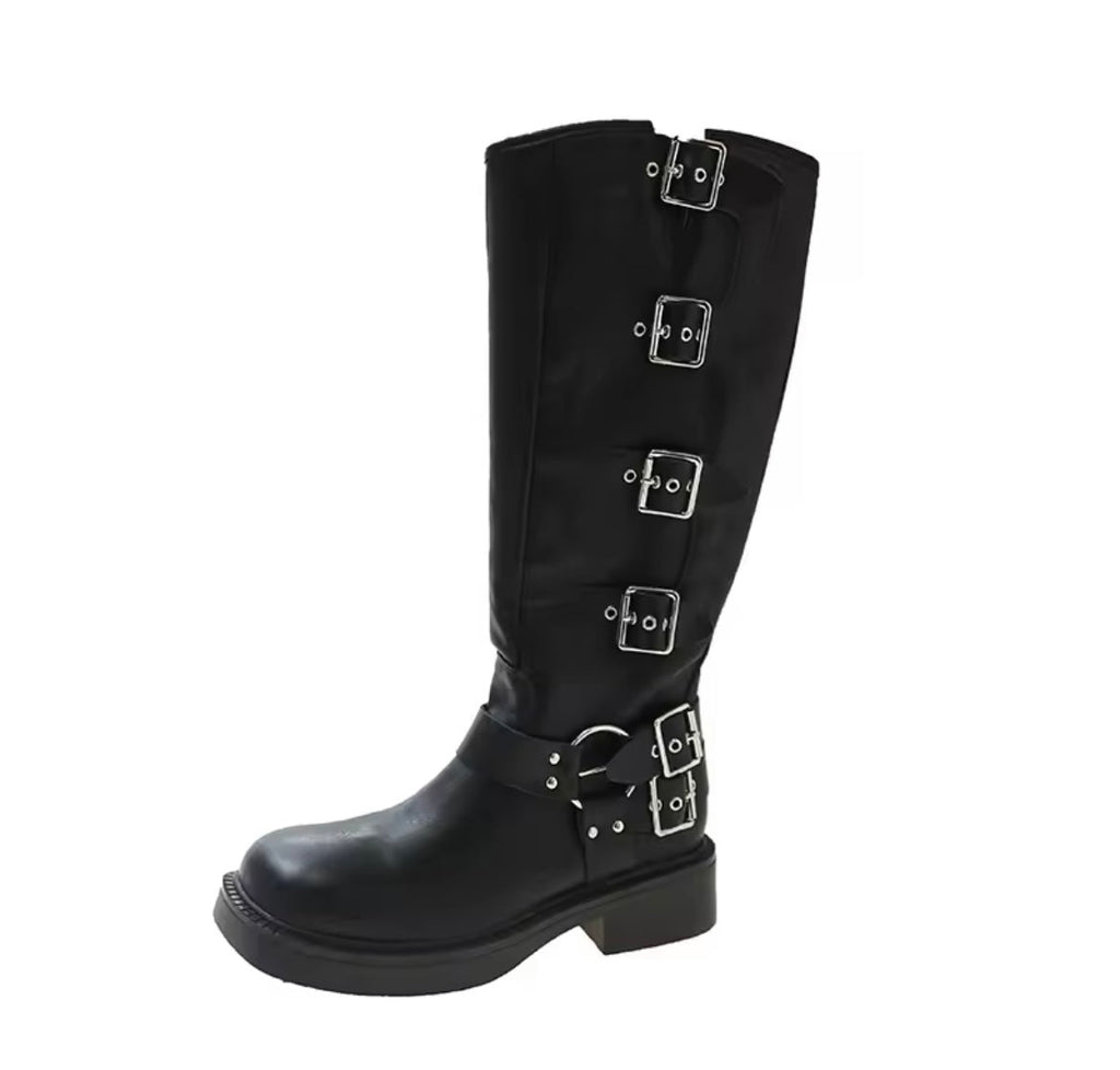 WW | Stiefel Mit Schnallen Und Absatz