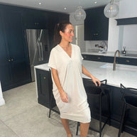 Kleid mit V-Ausschnitt | Unser Bestseller 2024