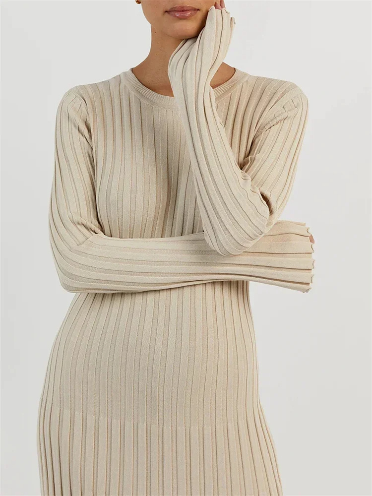WW | Enganliegendes Langes Strickkleid mit Falten Design und Stretchstoff, Strick Damenkleid