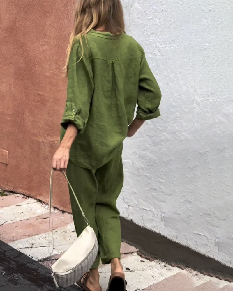 Hemd mit V-Ausschnitt und Hose aus Baumwolle