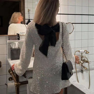 WW Kleid | Elegantes Glitzerkleid mit Schleifenverschluss am Rücken