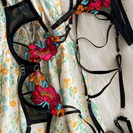 WW | Satin Durchsichtige Blumen 3 Teile Lingerie Set