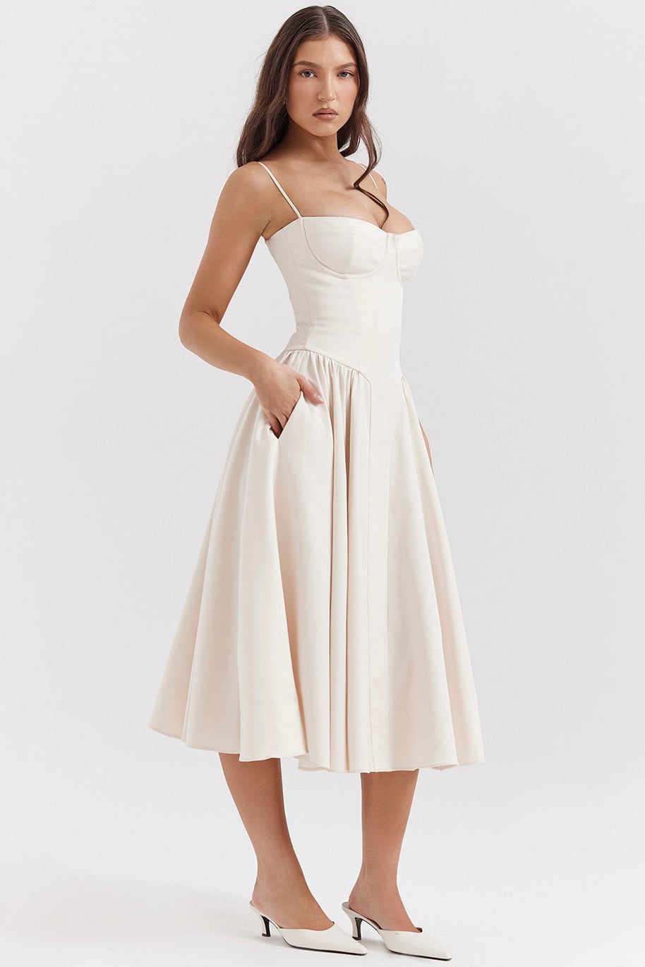 WW | Taillenformendes Sommerkleid