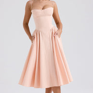WW | Taillenformendes Sommerkleid
