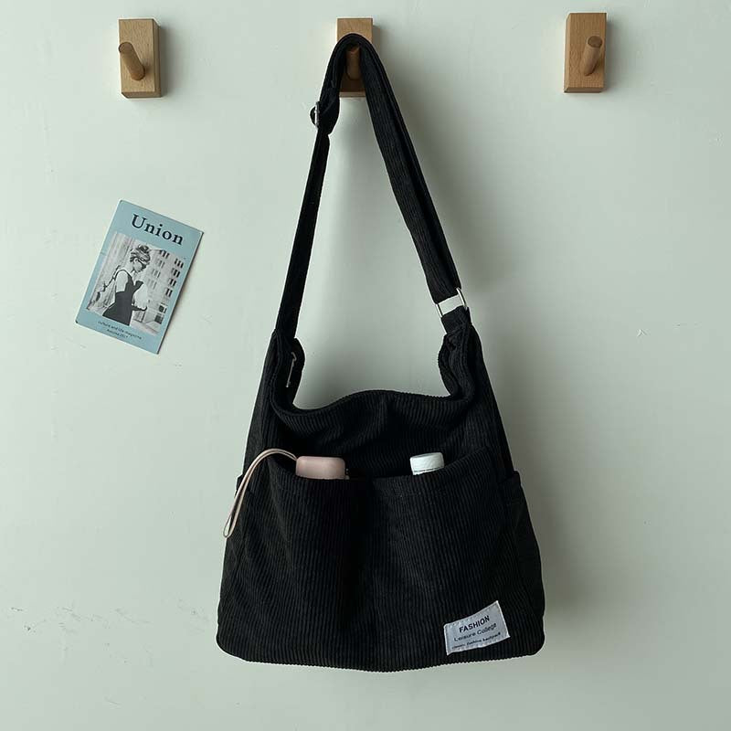 WW | Weite Corduroy Schultertasche