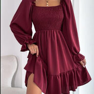 Dress - Strahlen Sie feminine Eleganz aus in diesem gerüschten Minikleid!