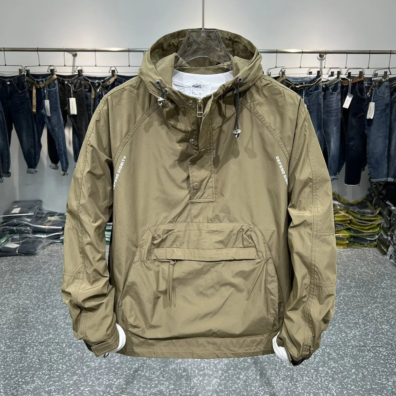 WW | Leichter Kapuzen Windbreaker mit halbem Reißverschluss und Tasche