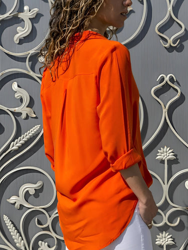 WW | Eine Langärmlige Damenbluse aus Seide