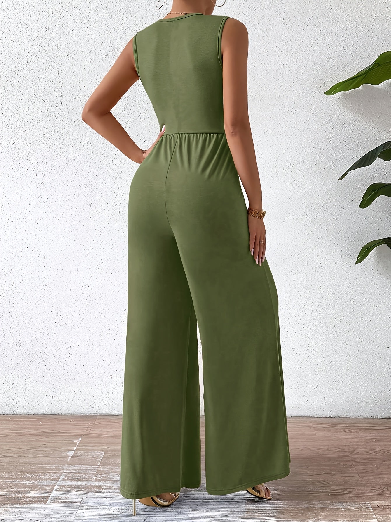 WW | Eleganter Ärmelloser Jumpsuit Mit Schmeichelhafter Passform