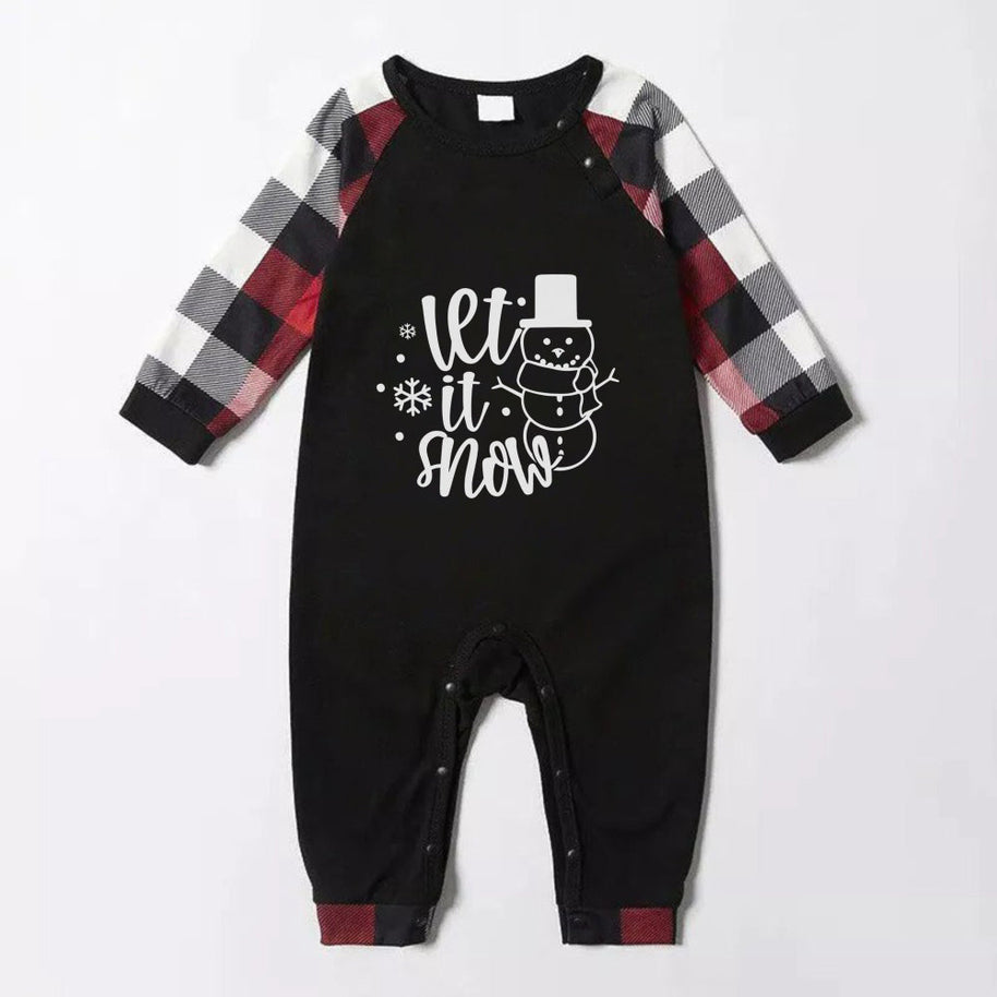 WW | Weihnachtsfamilie passende Schlafanzüge - Rote und graue Karos Pjs Set mit "Let It Snow" schwarz-weißer Textdruck