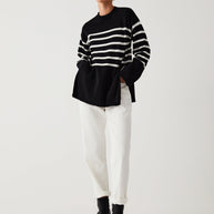 Großer Pullover mit Streifen