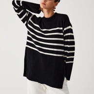 Großer Pullover mit Streifen