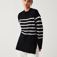 Großer Pullover mit Streifen