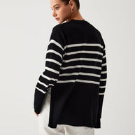 Großer Pullover mit Streifen