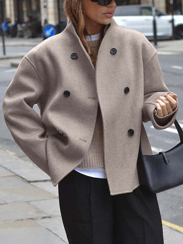 W&W Mode | Damenjacke - beige kurze Wolljacke mit Stehkragen und Knopfverschluss