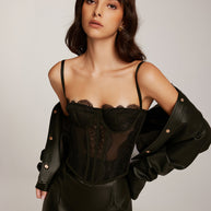 WW | Semi Sheer Spaghetti Träger Spitze Korsatzt