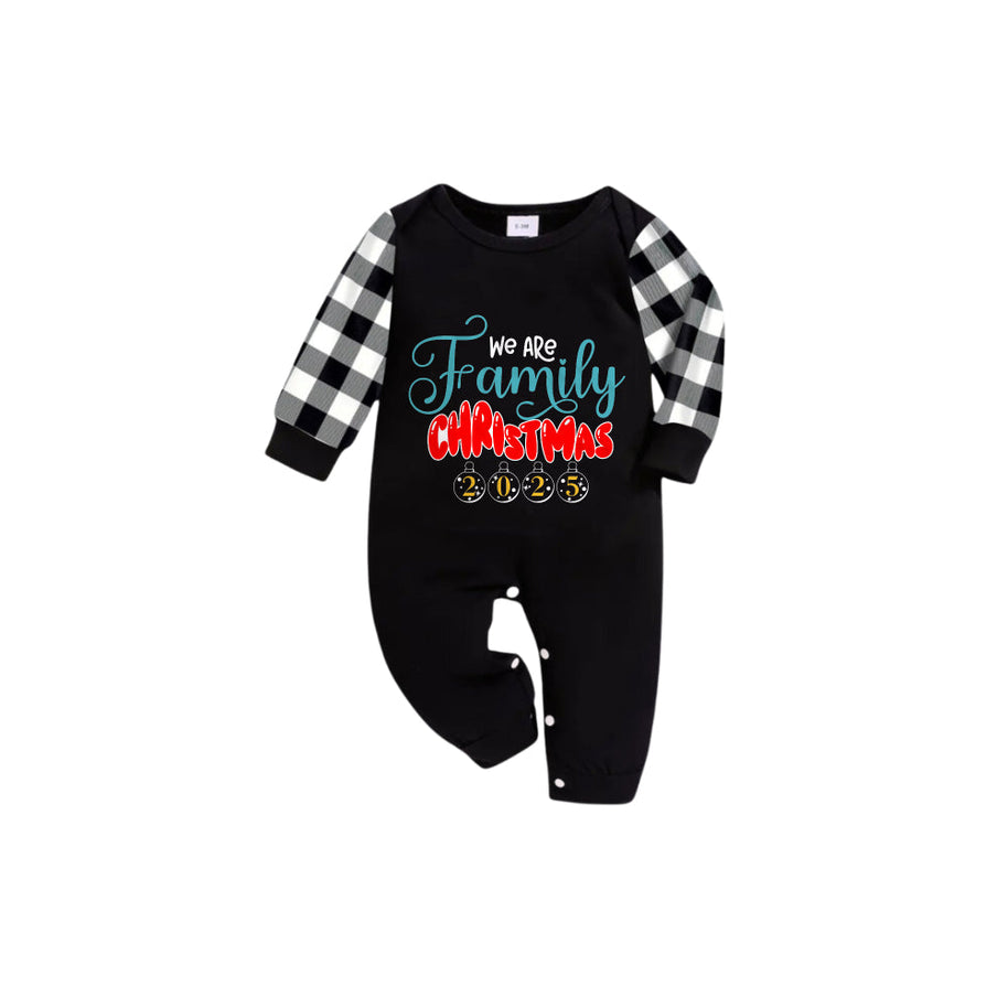 WW | Schwarz-weiß karierte Kurzarm-Weihnachtsschlafanzugset mit We are Family festlichem Schriftzug-Druck