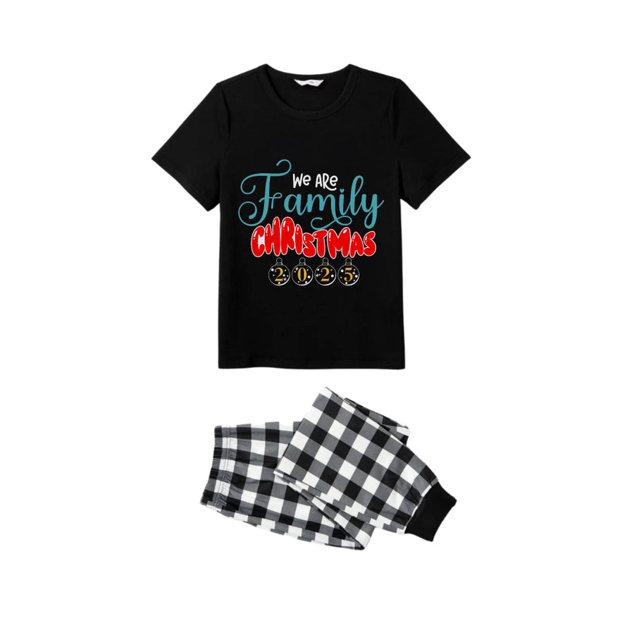 WW | Schwarz-weiß karierte Kurzarm-Weihnachtsschlafanzugset mit We are Family festlichem Schriftzug-Druck