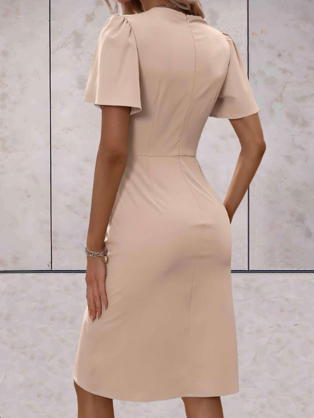 W&W Mode | Eng anliegendes Kleid mit ausgestellten Ärmeln für Frauen