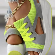 Modische offene Sandalen