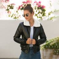 Winterchic: EMMA's Lederjacke mit Pelzkragen