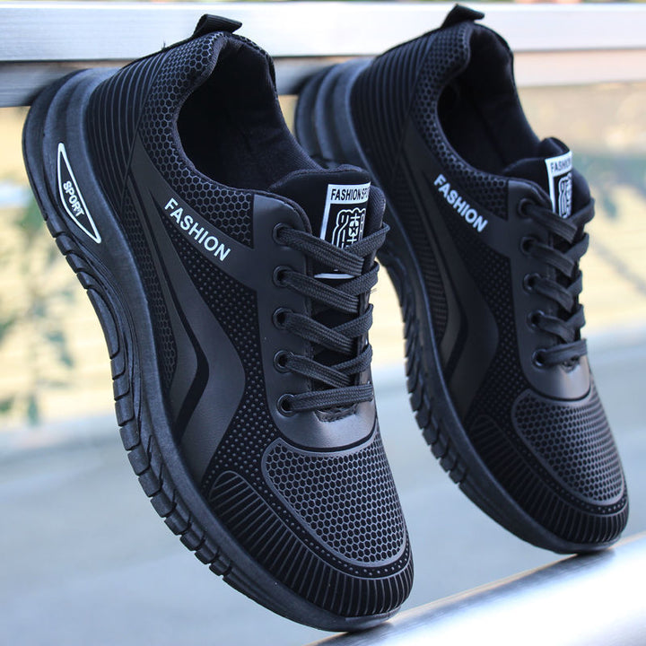 Wanderschuhe mit wasserdichtem Obermaterial und rutschfester Sohle