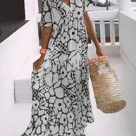 Entspanntes geblümtes Sommerkleid